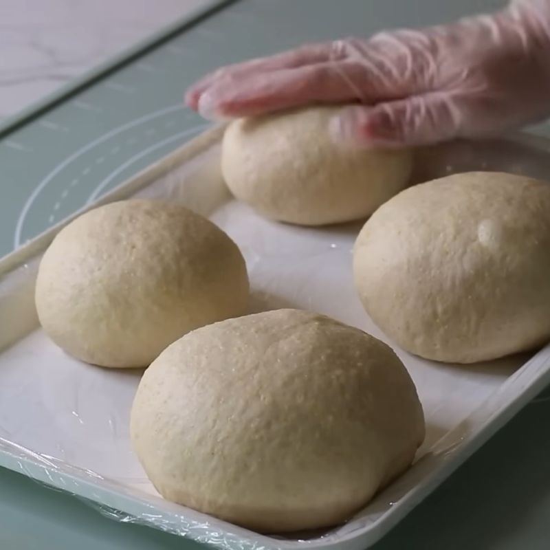 Bước 6 Chia và tạo hình đế bánh pizza Pizza nhồi