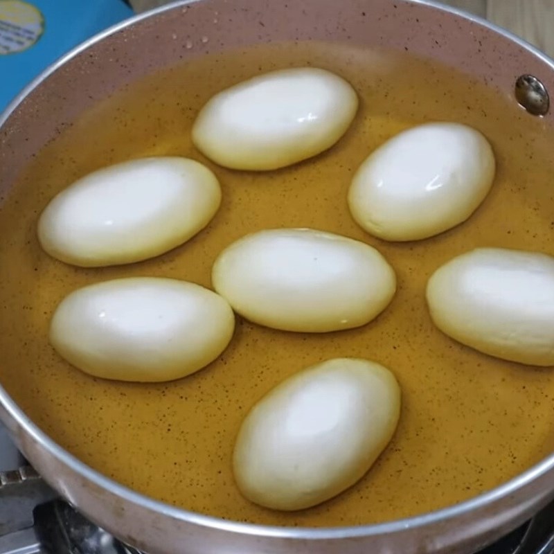 Bước 4 Chiên bánh cam mặn giòn rụm Bánh cam mặn