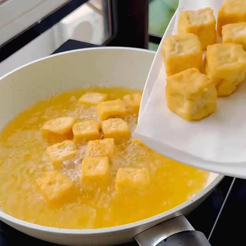Bước 3 Chiên đậu hũ lần 2 Tàu hũ chiên giòn