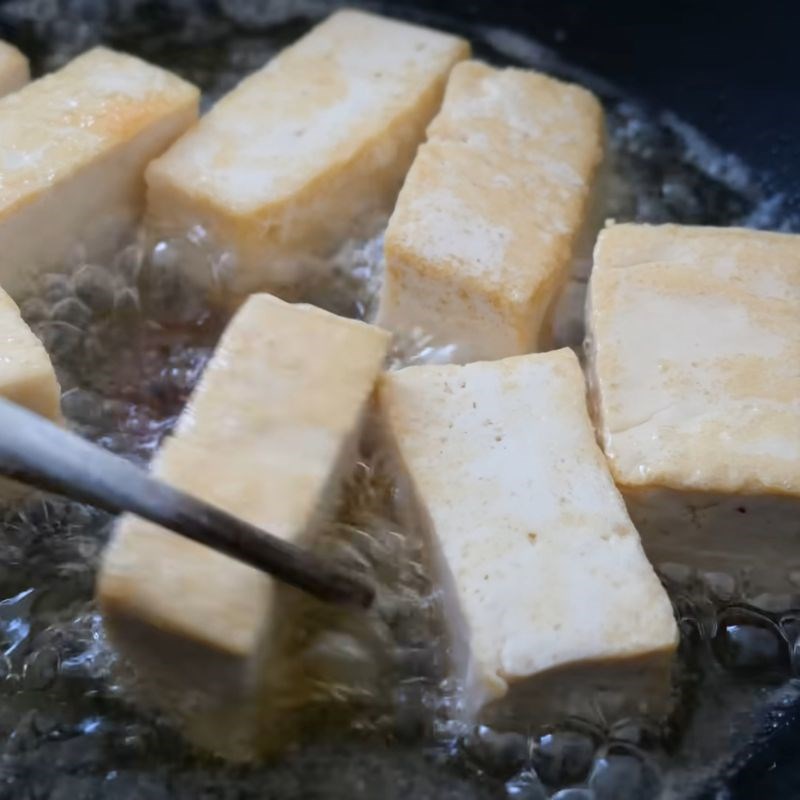 Bước 3 Chiên đậu phụ Lẩu nấm thập cẩm