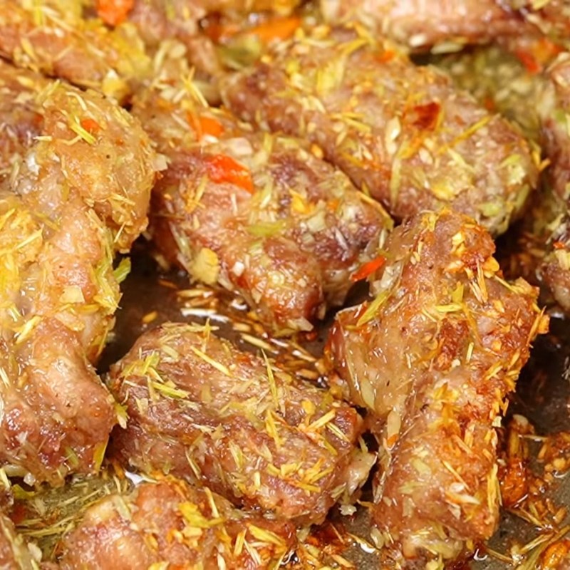 Bước 4 Chiên sả ớt và áo sườn Sườn muối sả chiên