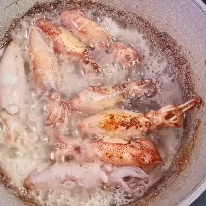 Bước 2 Chiên vàng mực cơm Mực cơm chiên mắm