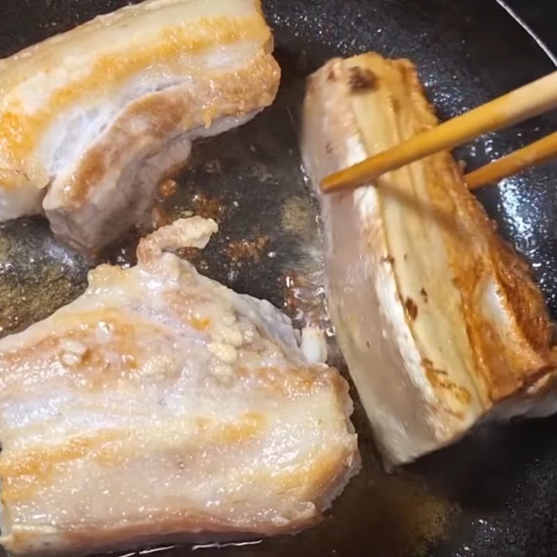 Bước 2 Chiên vàng thịt Thịt thưng