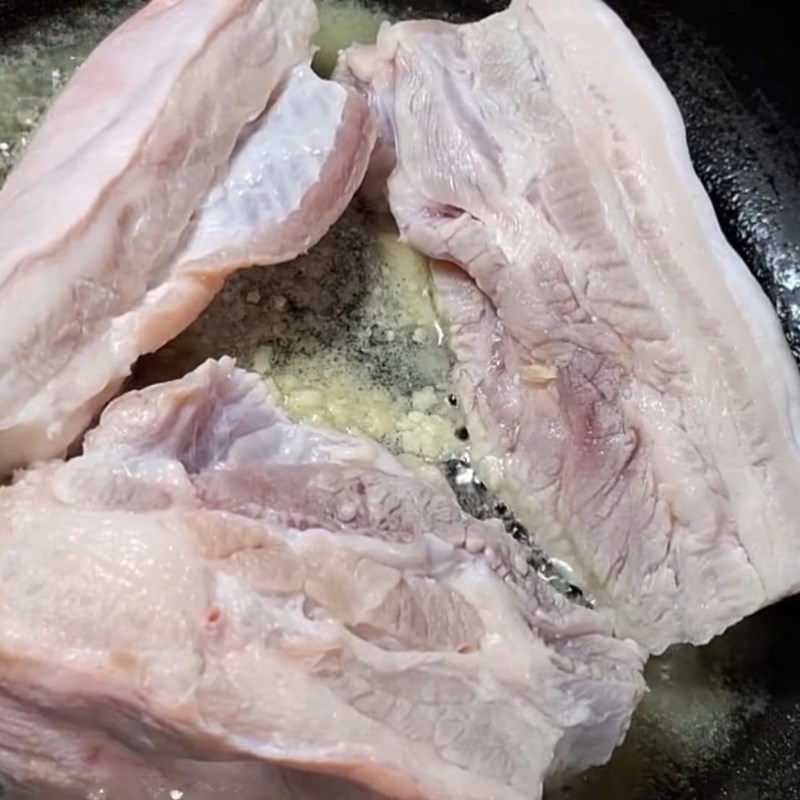 Bước 2 Chiên vàng thịt Thịt thưng