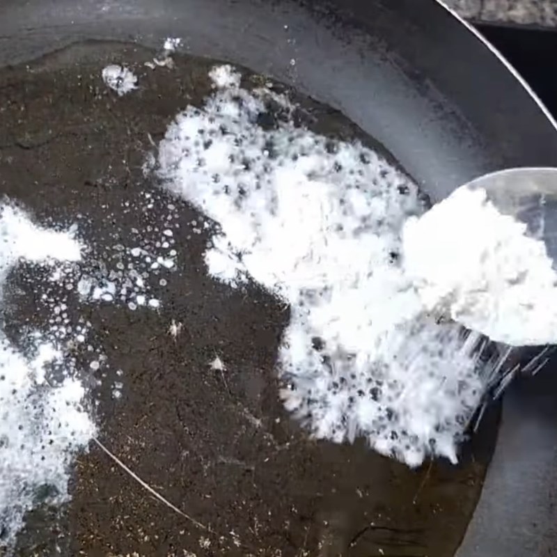 Bước 2 Chiên vàng thịt Thịt thưng