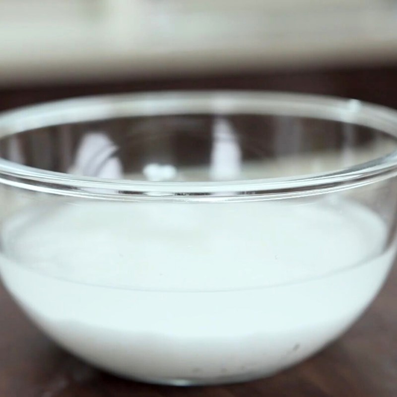 Bước 1 Chuẩn bị bột chiên giòn Tangsuyuk Thịt heo chiên giòn sốt chua ngọt Hàn Quốc