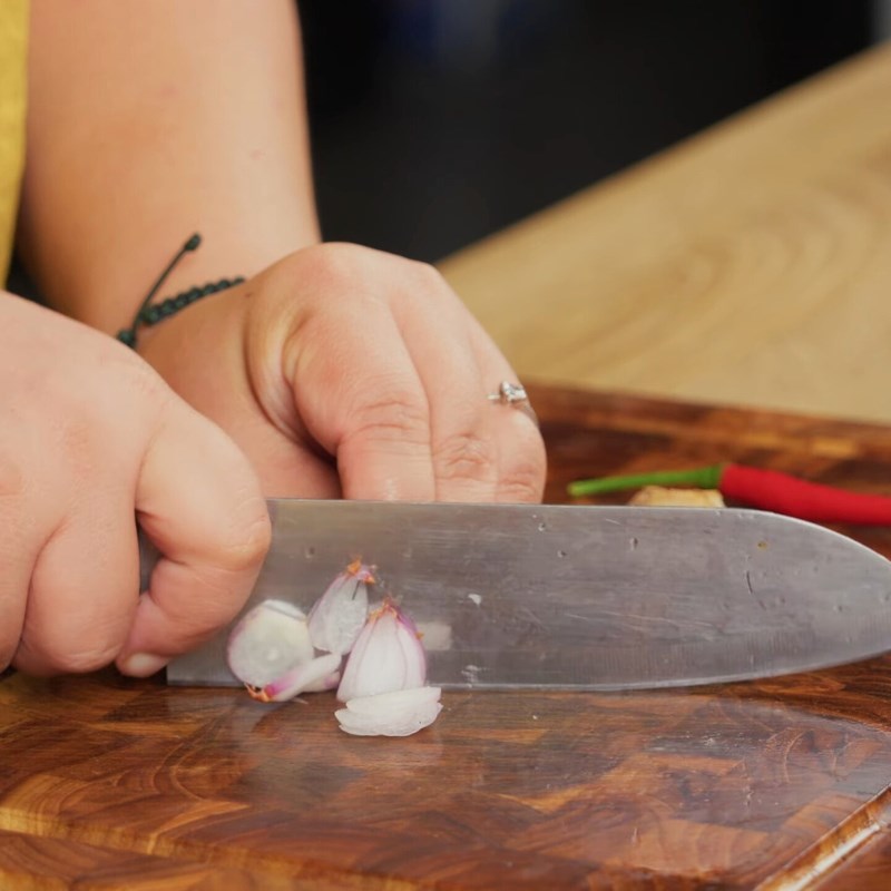 Bước 2 Chuẩn bị các nguyên liệu khác Lá vông vang nấu canh chua