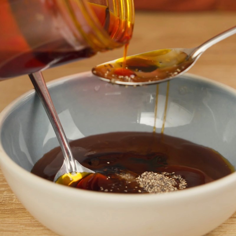 Bước 2 Chuẩn bị các nguyên liệu khác Tôm tít rang me