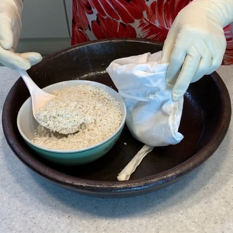 Bước 3 Chuẩn bị cơm nếp Gà hầm sâm Hàn Quốc