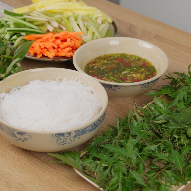 Bước 5 Chuẩn bị đồ cuốn và thưởng thức món cá hấp đinh lăng Cá hấp đinh lăng