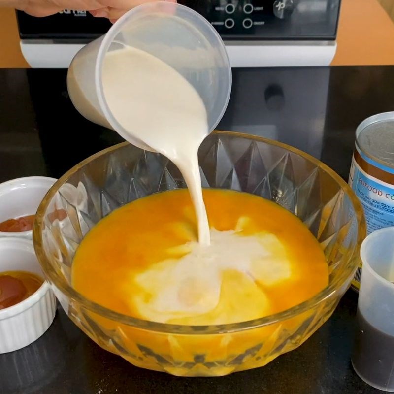 Bước 2 Chuẩn bị hỗn hợp trứng sữa cà phê béo ngậy Bánh flan cafe