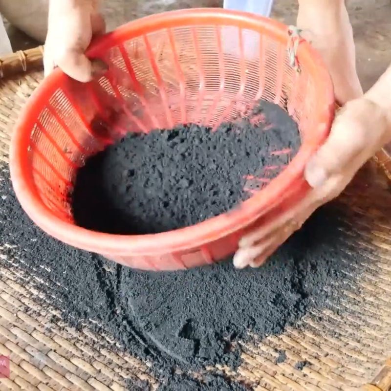 Bước 1 Chuẩn bị nguyên liệu Bánh chưng đen