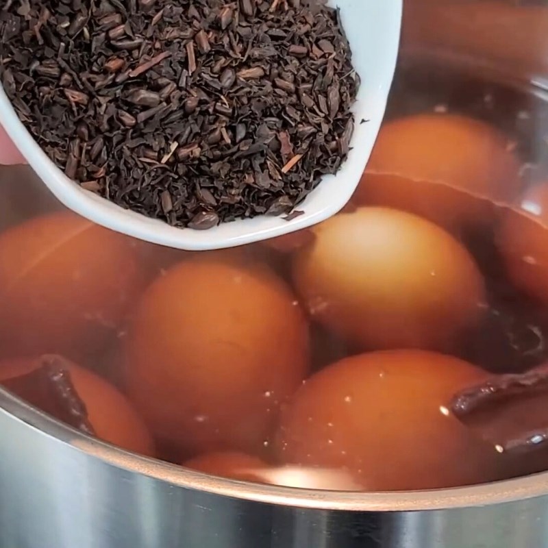 Bước 2 Chuẩn bị nước ngâm trứng trà Trứng trà
