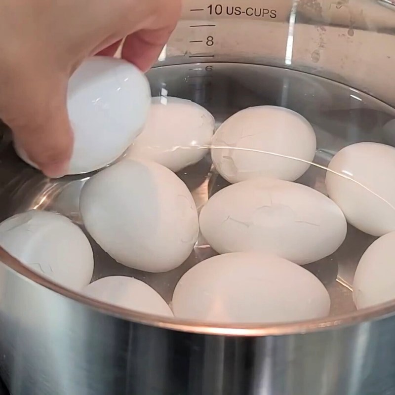 Bước 2 Chuẩn bị nước ngâm trứng trà Trứng trà