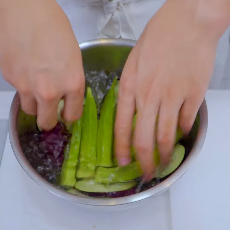 Bước 3 Chuẩn bị rau củ ăn kèm món nầm lợn nướng Nầm lợn nướng chao bằng nồi chiên không dầu