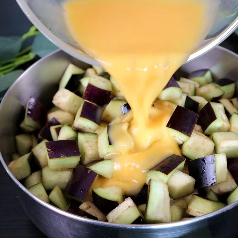 Bước 2 Chuẩn bị trứng và đậu hũ Cà tím xào trứng