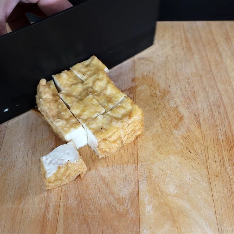 Bước 2 Chuẩn bị trứng và đậu hũ Cà tím xào trứng