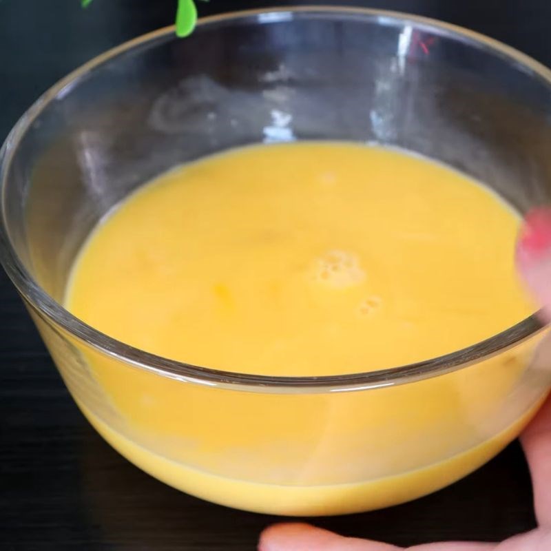 Bước 2 Chuẩn bị trứng và đậu hũ Cà tím xào trứng