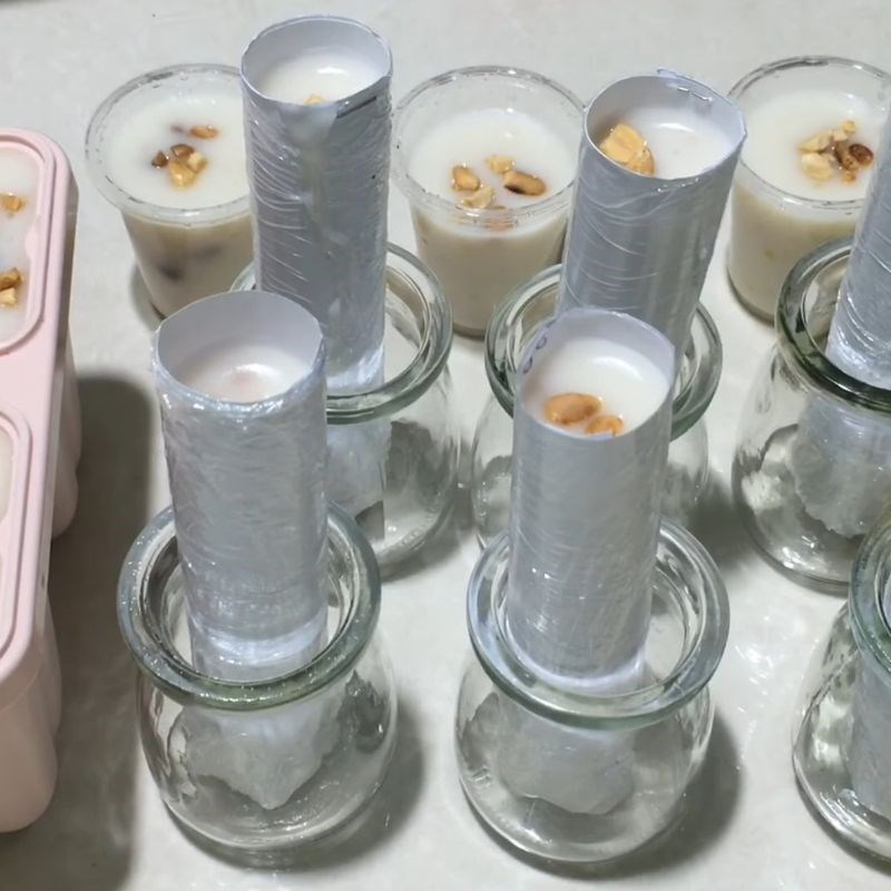 Bước 4 Đổ kem vào khuôn và đông lạnh Kem ống