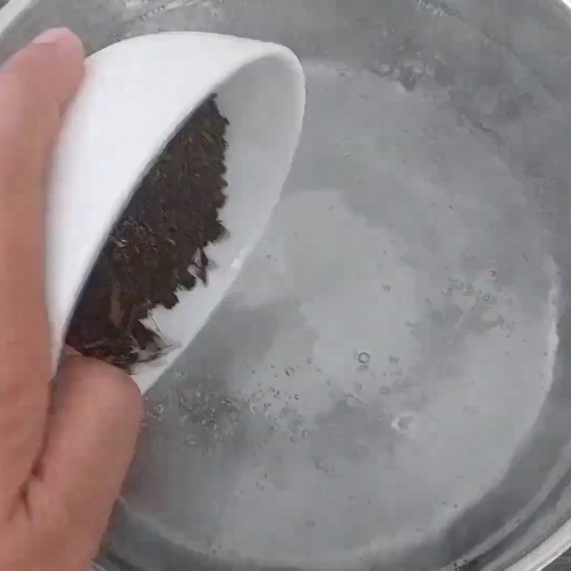 Bước 1 Đun và ủ trà Trà sữa thái xanh