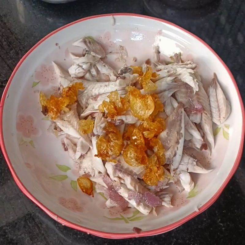 Bước 3 Gỡ thịt cá và ướp gia vị Bánh canh cá bã trầu