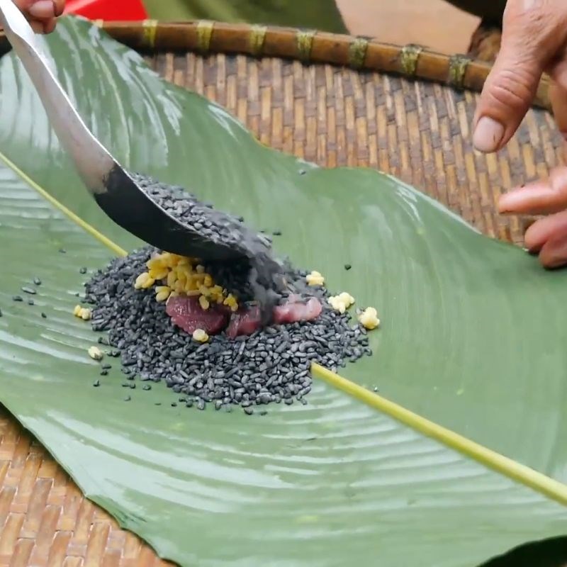 Bước 3 Gói bánh chưng đen Bánh chưng đen