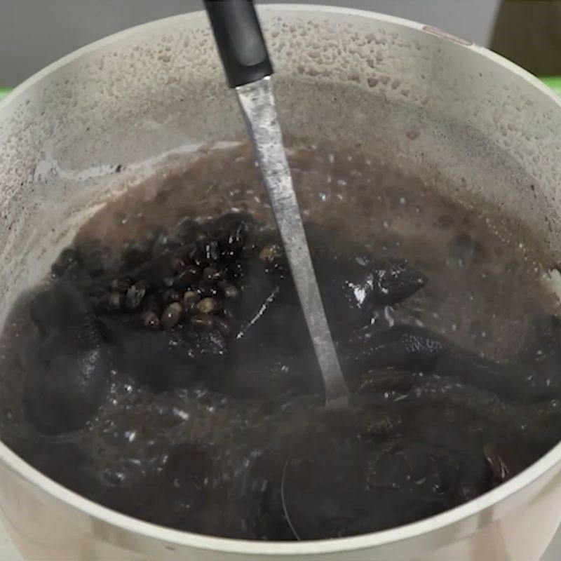 Bước 2 Hầm gà ác đậu đen Gà ác hầm đậu đen