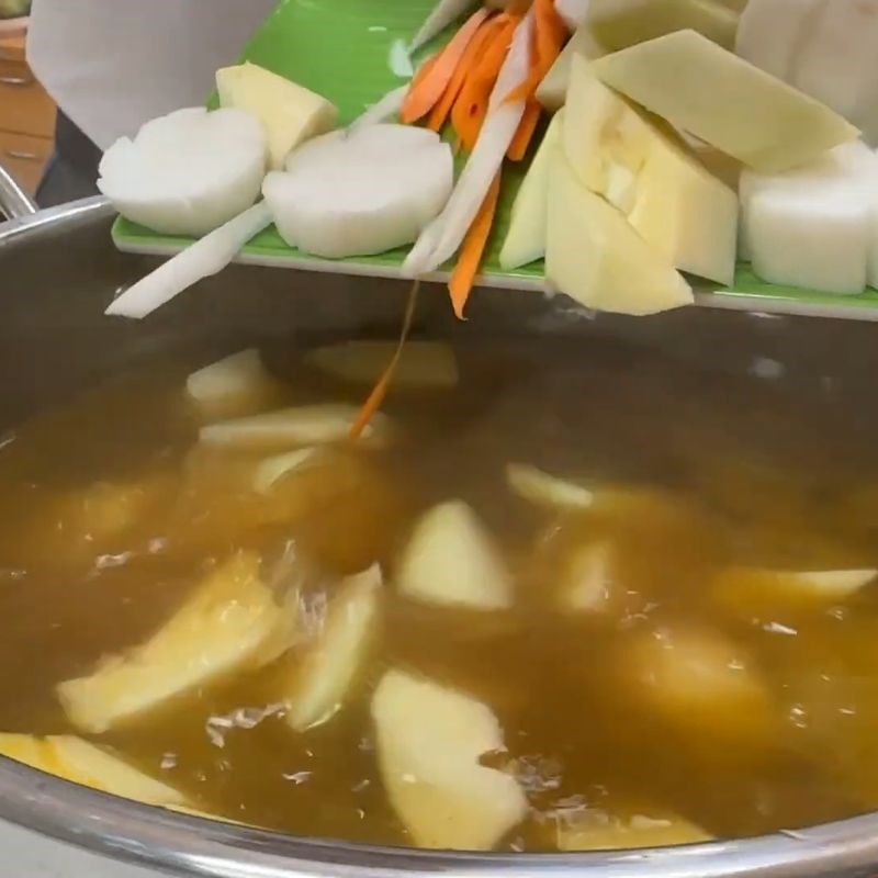 Bước 6 Hầm gà nòi với sả và củ quả Gà nòi hầm sả