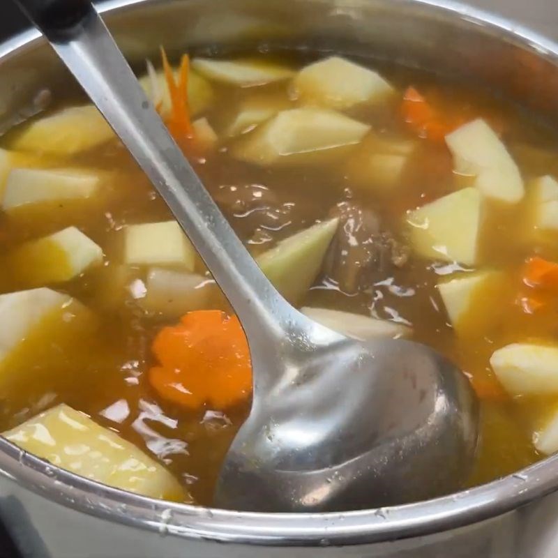 Bước 6 Hầm gà nòi với sả và củ quả Gà nòi hầm sả