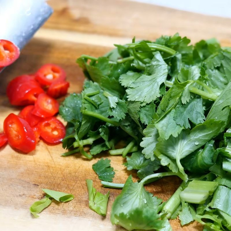 Bước 3 Hầm xương và chuẩn bị gia vị nấu canh chua Móng giò nấu canh chua