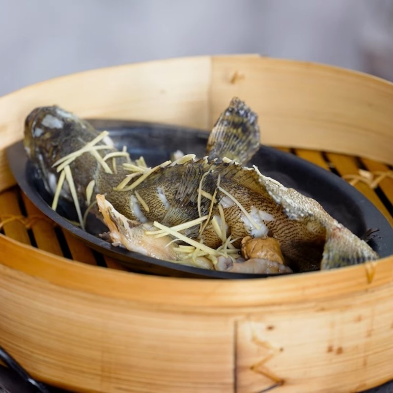 Bước 4 Hấp cá bống mú Cá bống mú hấp nấm đông cô