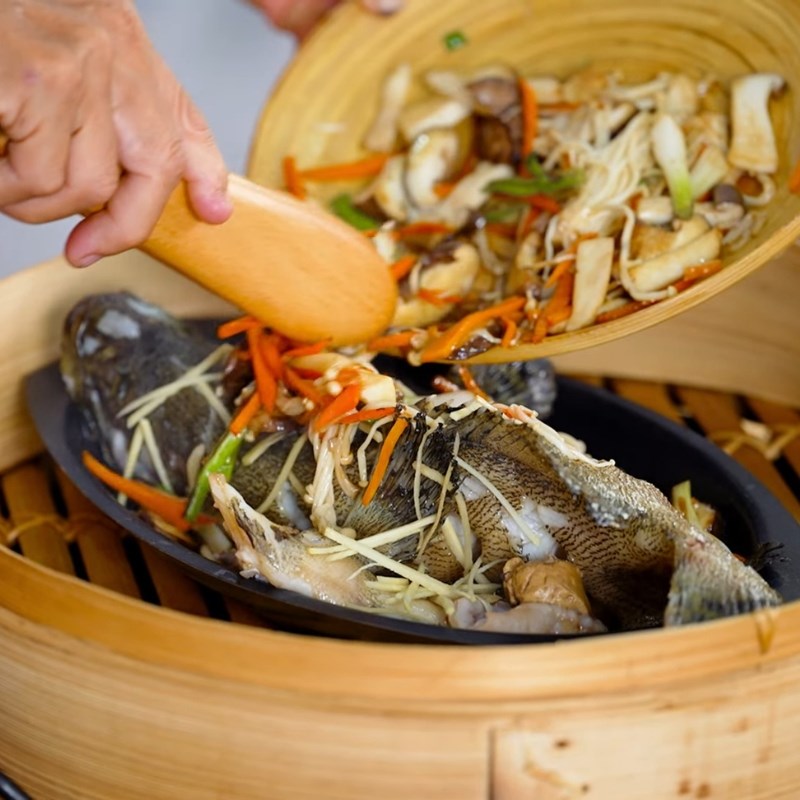 Bước 4 Hấp cá bống mú Cá bống mú hấp nấm đông cô