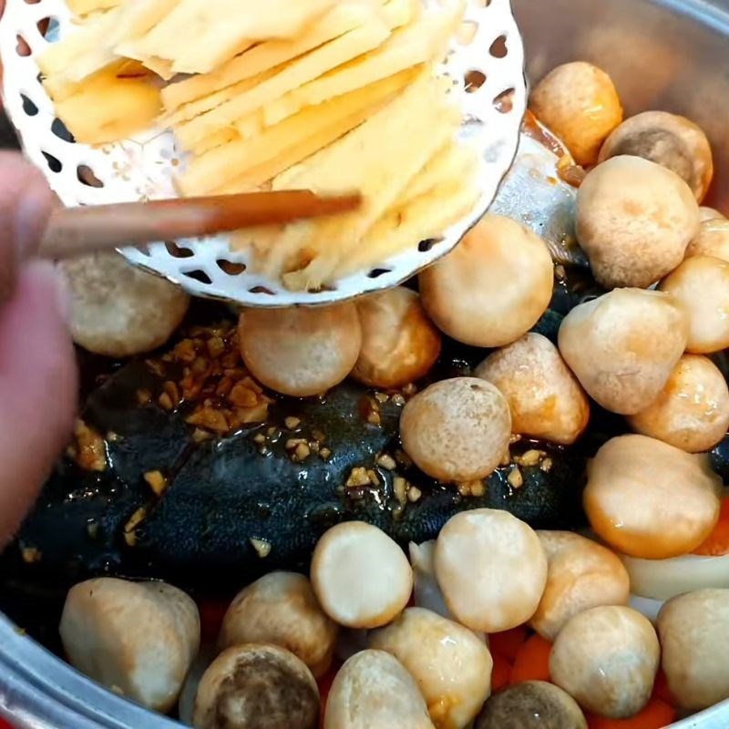 Bước 5 Hấp cá cam nấm rơm thơm lừng Cá cam hấp