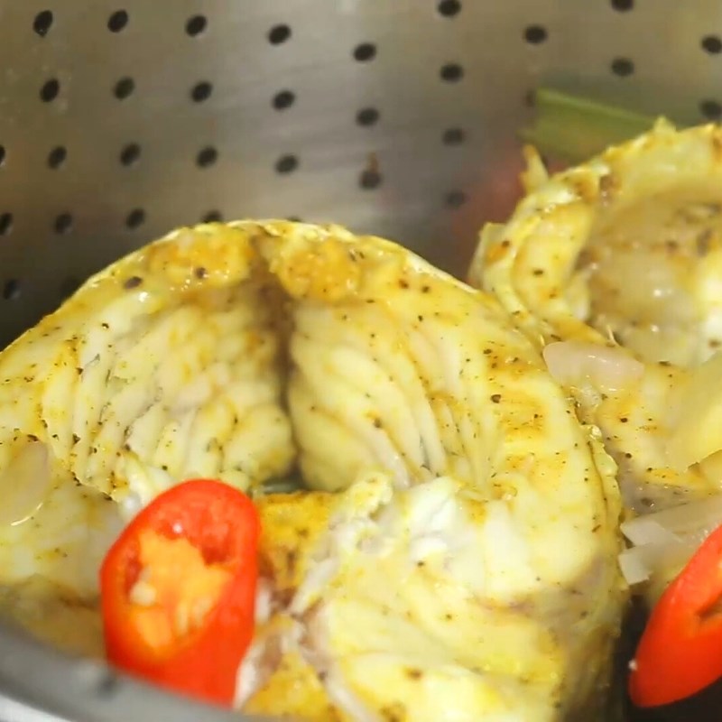 Bước 3 Hấp cá trắm Cá trắm hấp sả gừng