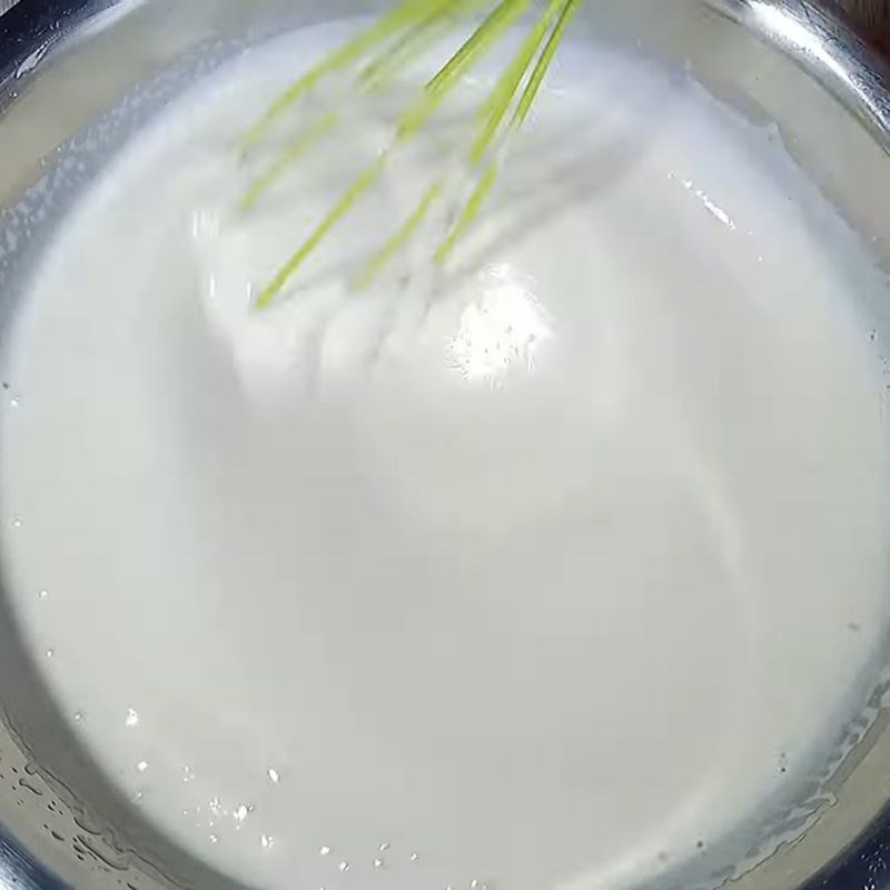 Bước 3 Hòa quyện bột và trứng Bánh kẹp cuốn