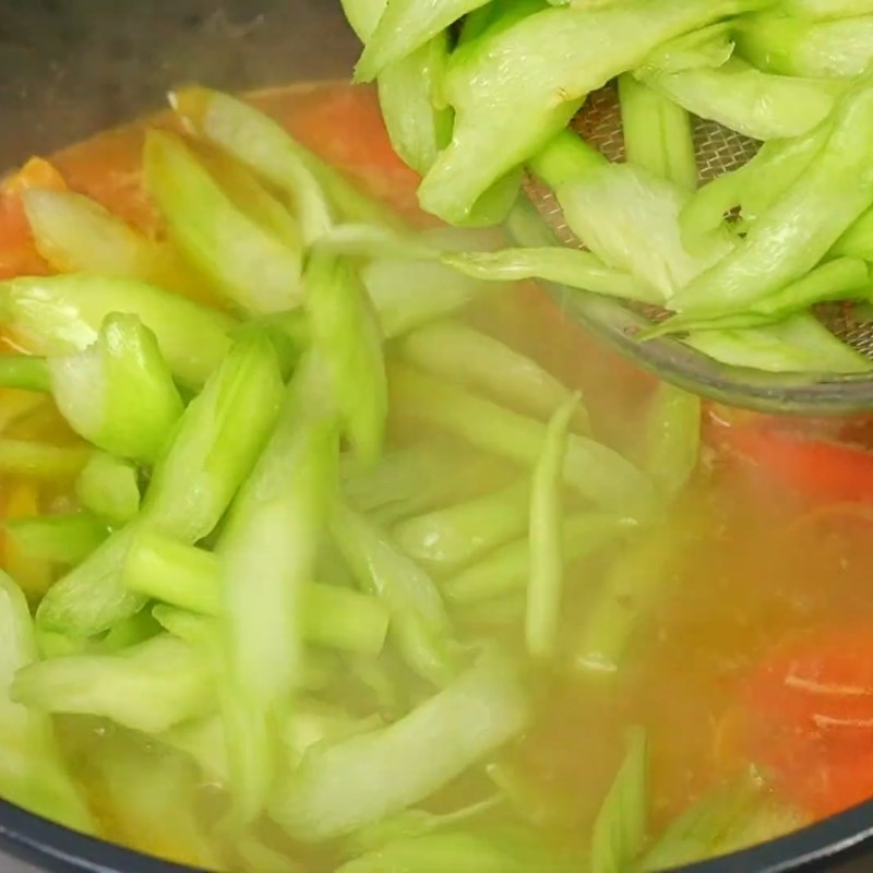 Bước 5 Hoàn thành nước dùng bún cá thơm ngon Bún cá dọc mùng