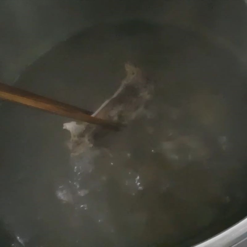 Bước 2 Khử mùi nạm bò Nạm bò luộc