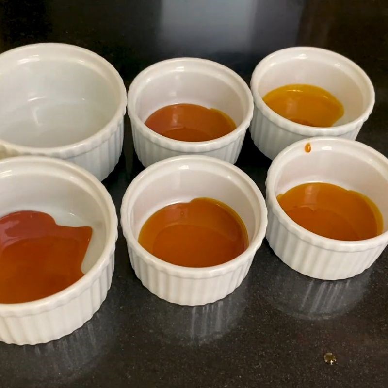Bước 1 Làm caramel thơm lừng cho bánh flan cafe Bánh flan cafe