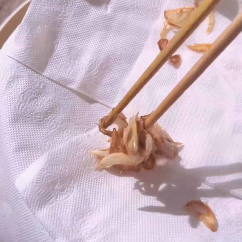 Bước 2 Làm hành phi và mỡ hành Bánh tráng cuốn trứng lòng đào