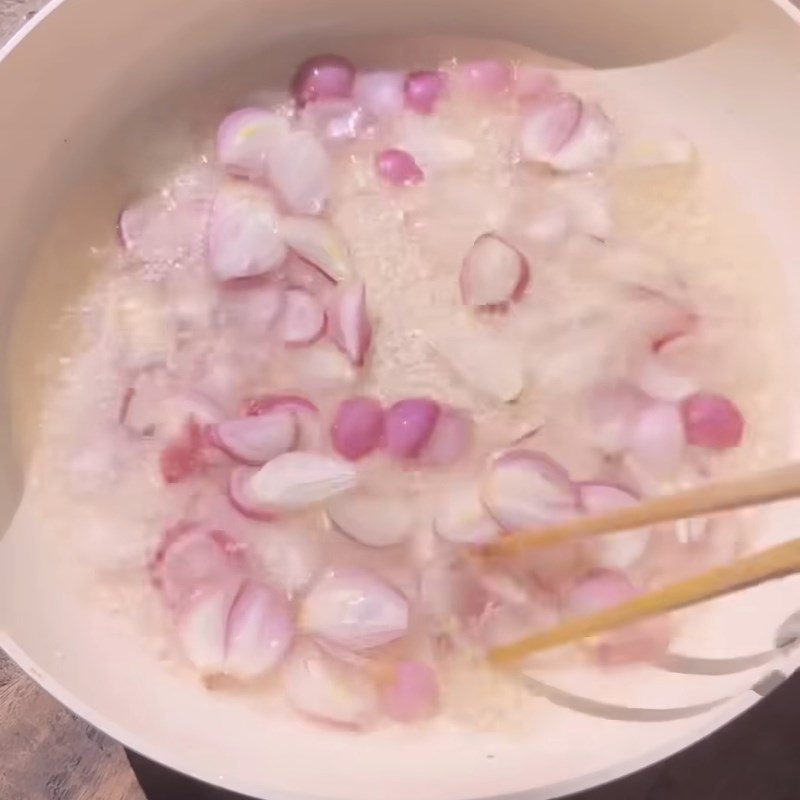 Bước 2 Làm hành phi và mỡ hành Bánh tráng cuốn trứng lòng đào