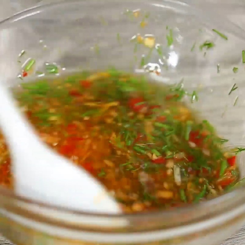 Bước 4 Làm nước chấm cá hấp thần thánh Cá trắm hấp sả gừng