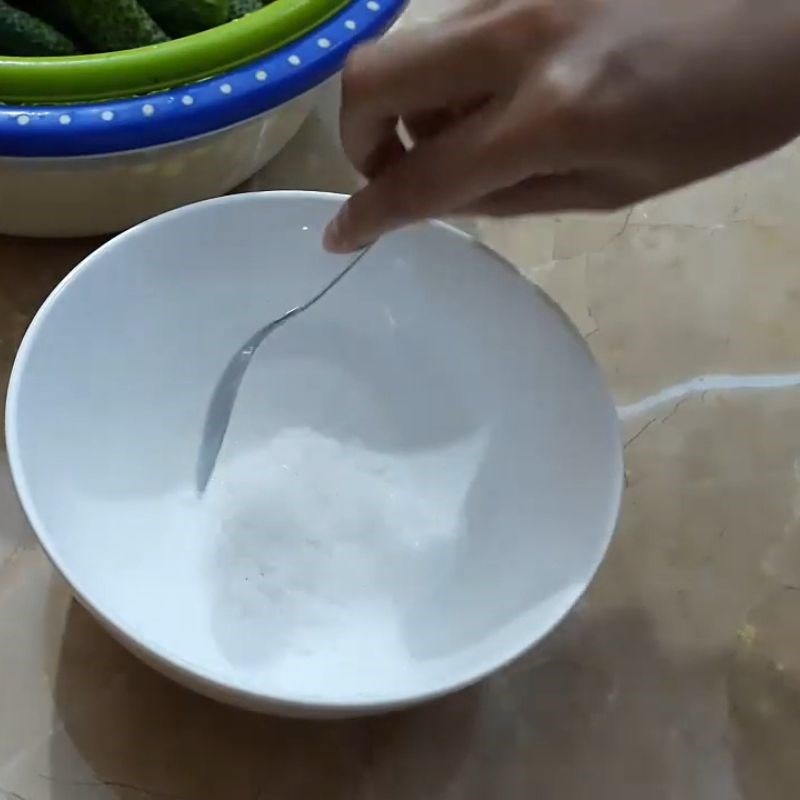 Bước 2 Làm nước ngâm Dưa bao tử muối
