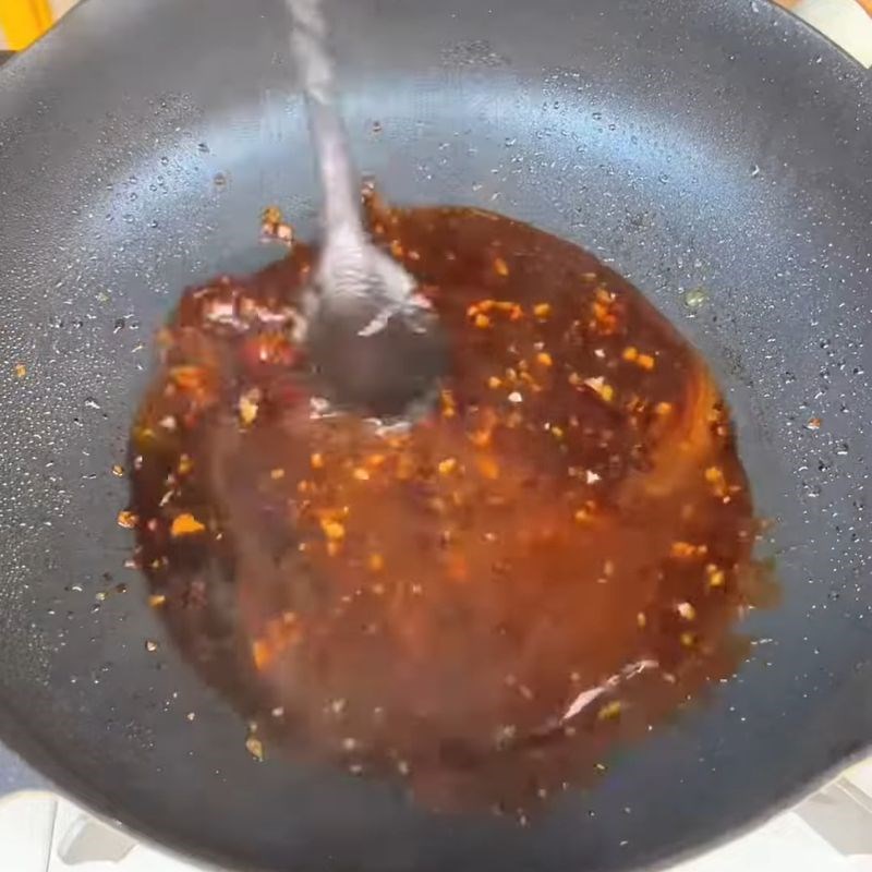 Bước 4 Làm nước sốt trâu cháy tỏi Trâu cháy tỏi