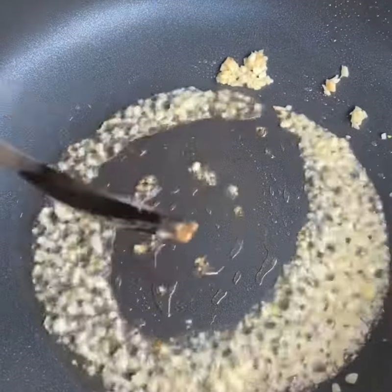 Bước 4 Làm nước sốt trâu cháy tỏi Trâu cháy tỏi