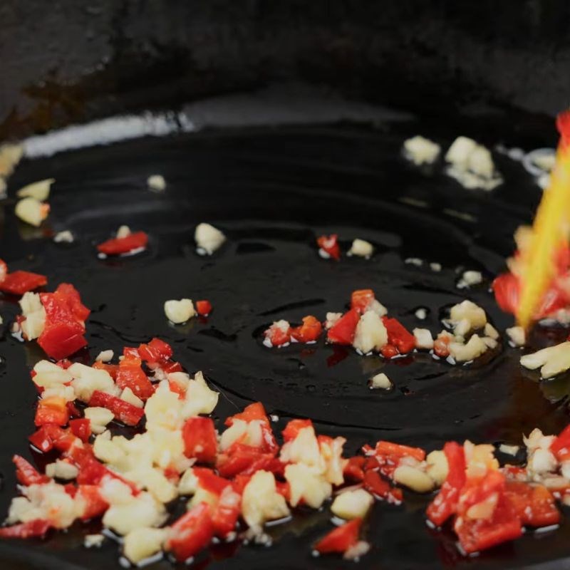 Bước 3 Làm nước sốt xì dầu thơm lừng Cá tầm hấp xì dầu