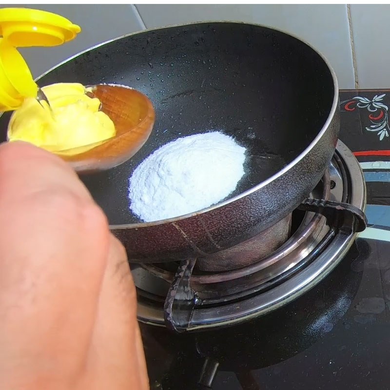 Bước 3 Làm sốt đường muối bơ Bắp rang bơ phô mai