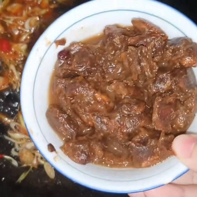 Bước 2 Làm sốt me Ngao xào me