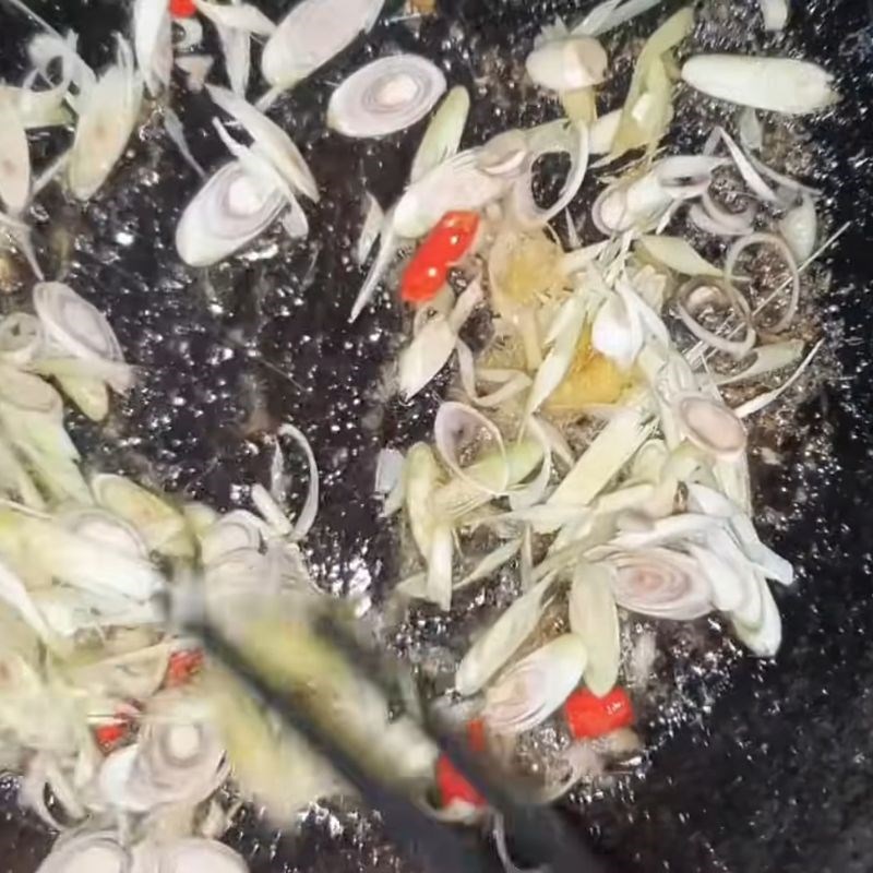 Bước 2 Làm sốt me Ngao xào me