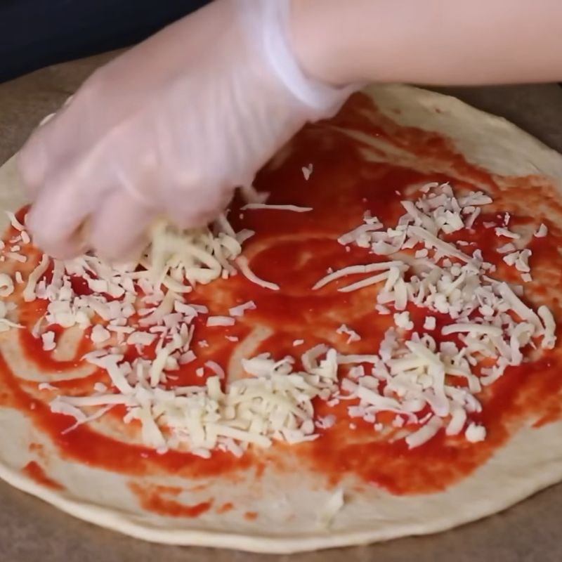 Bước 7 Lắp ráp pizza nhồi phô mai Pizza nhồi
