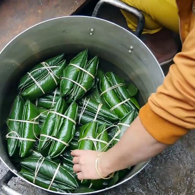 Bước 4 Luộc bánh chưng đen Bánh chưng đen